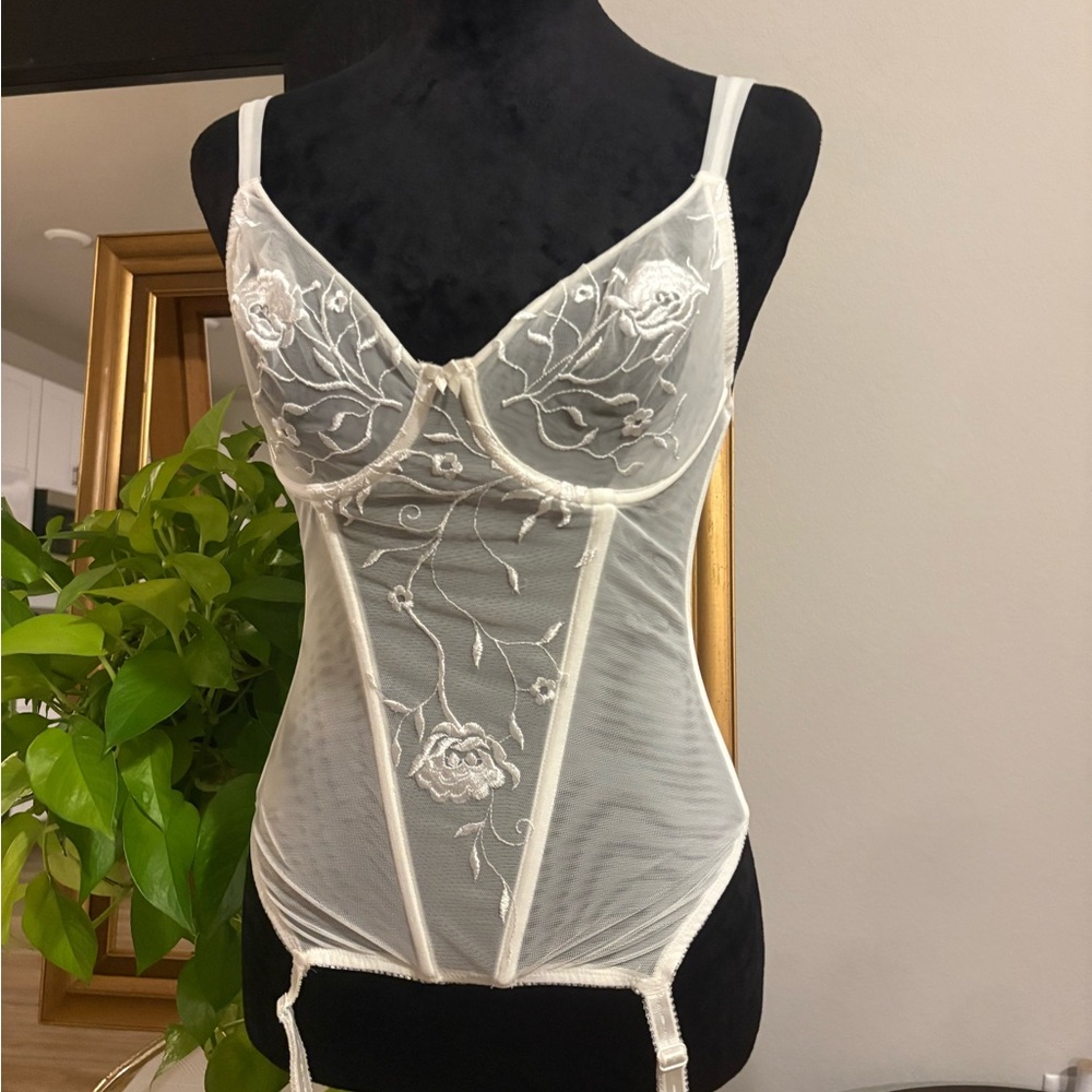 1990s Victoria’s Secret White Embroidered Bustier Corset with Garter 34C